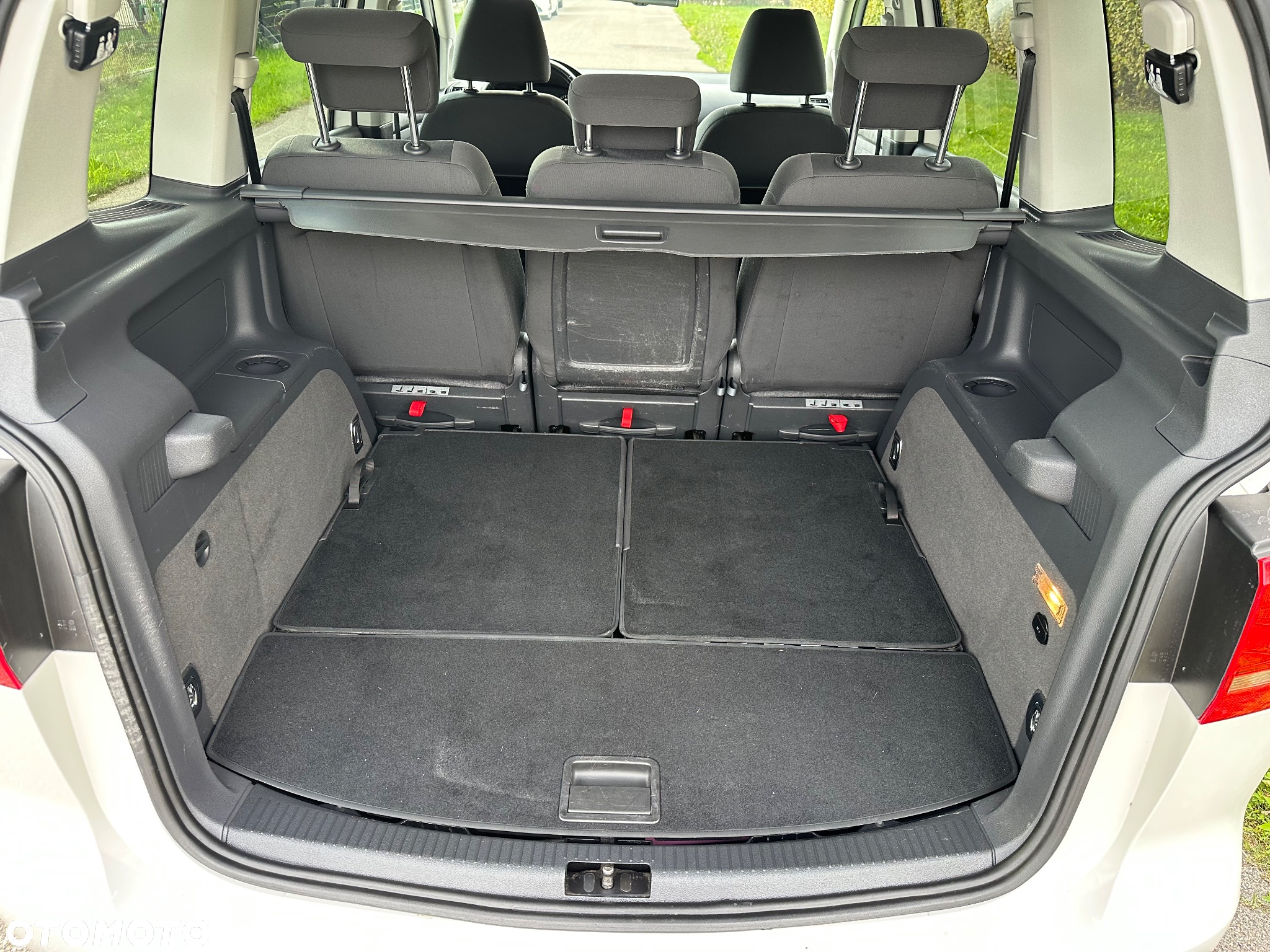 Volkswagen Touran 1.6 TDI DPF BlueMotion Technology DSG Highline - 12