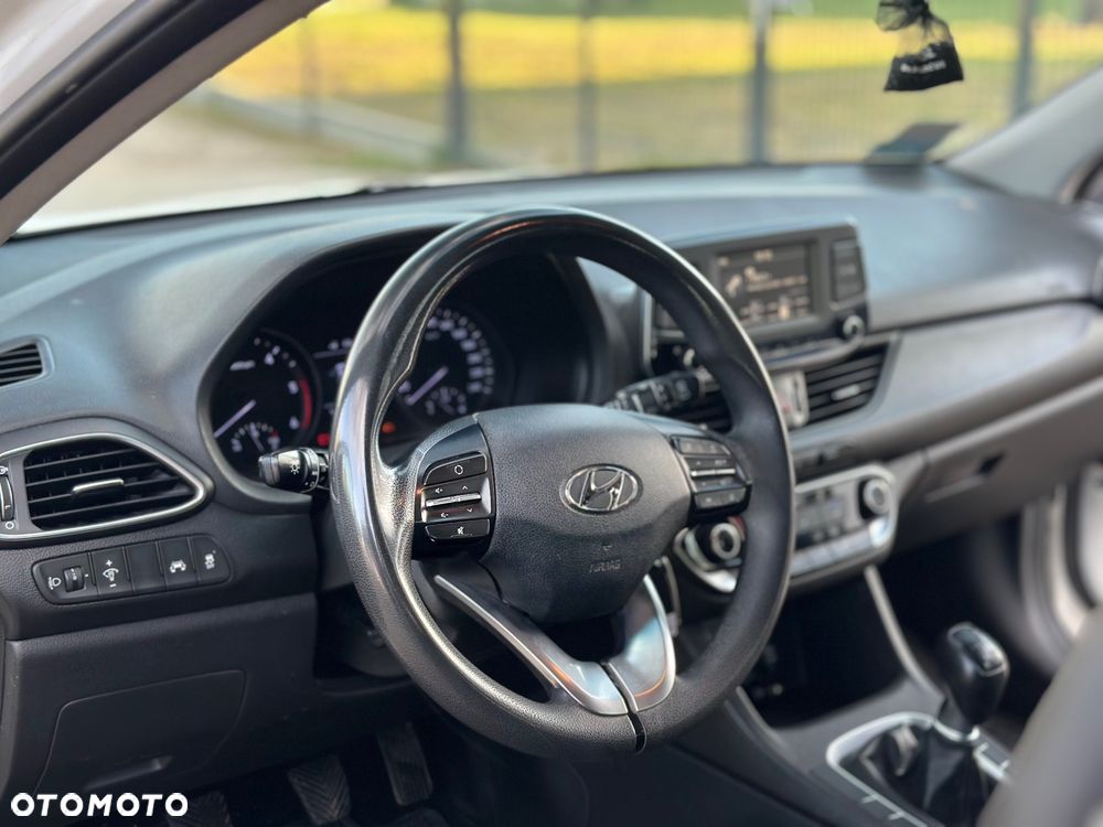 Hyundai i30 1.6 D Classic + - 7