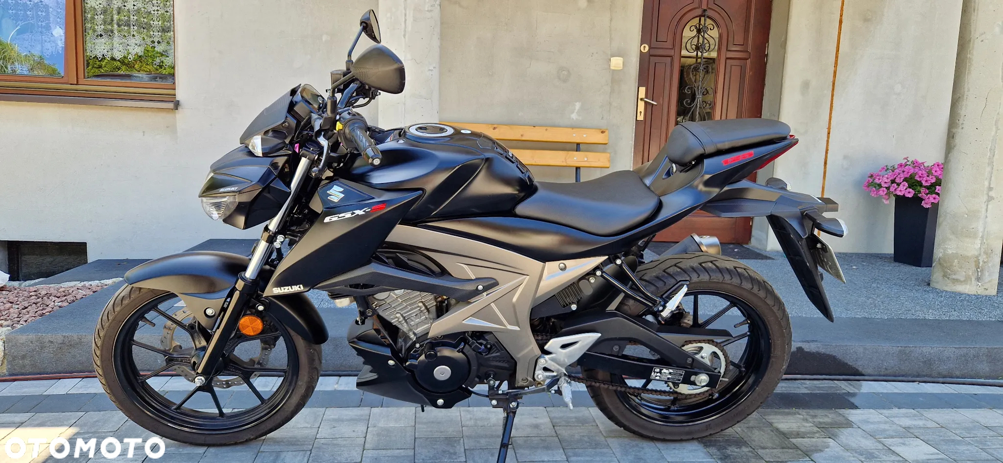 Suzuki GSX - 12