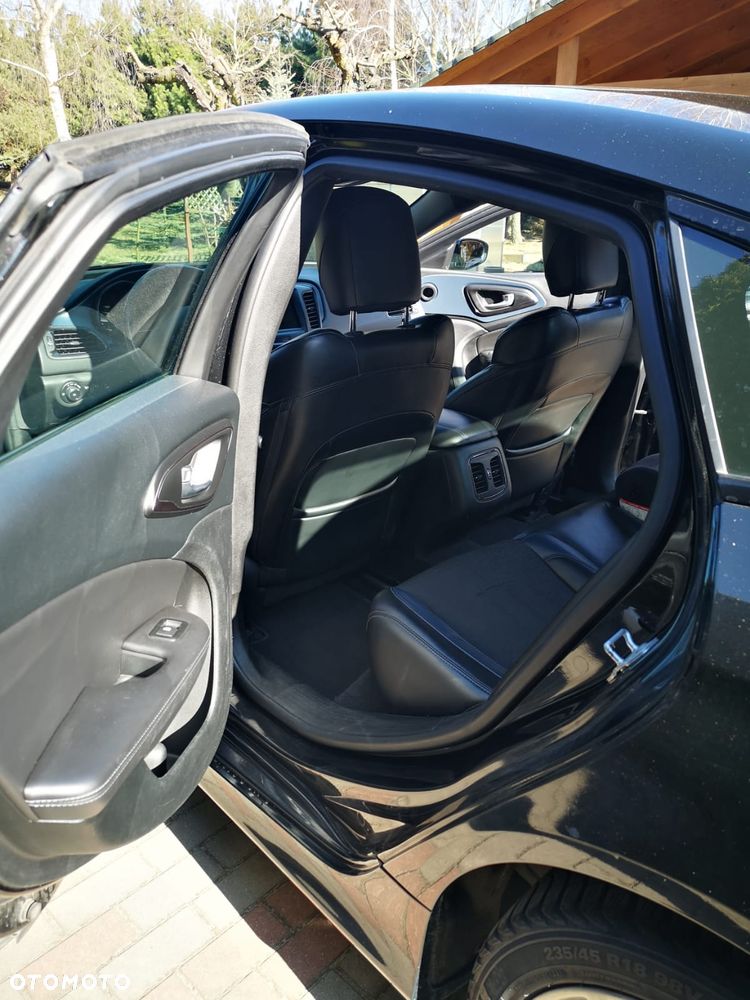 Chrysler 200 - 6
