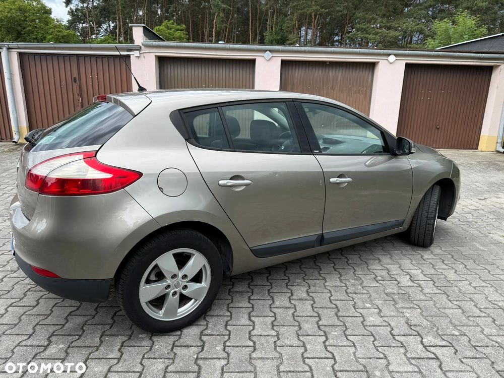 Renault Megane 1.6 16V Dynamique Euro5 - 11