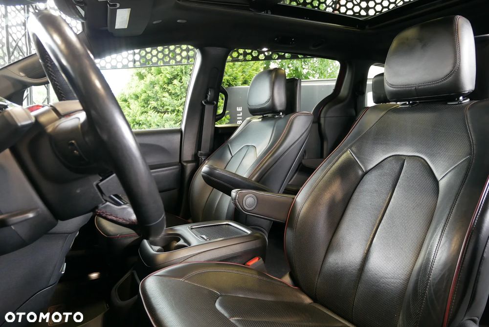 Chrysler Pacifica - 10