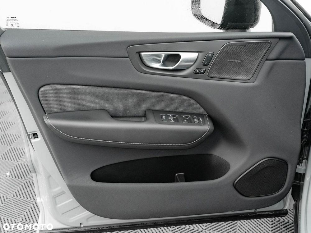 Volvo XC 60 B4 B Plus Dark - 13