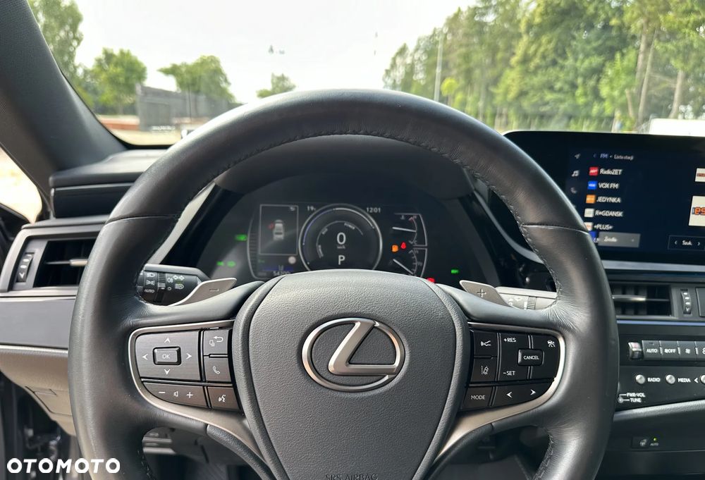 Lexus ES 300h Business Edition - 16