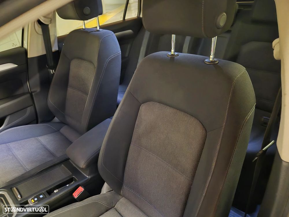 VW Passat Variant 2.0 TDI Trendline - 18