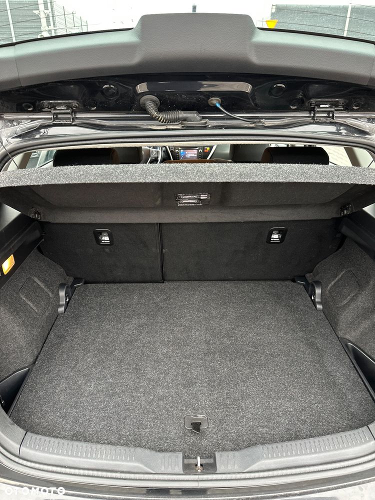 Toyota Auris 1.6 Premium - 16