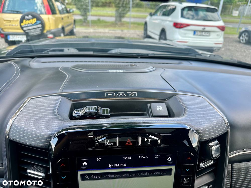 RAM 1500 Crew Cab Shortbed Limited - 30