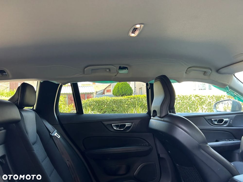 Volvo V60 Cross Country D3 Drive-E Momentum - 16