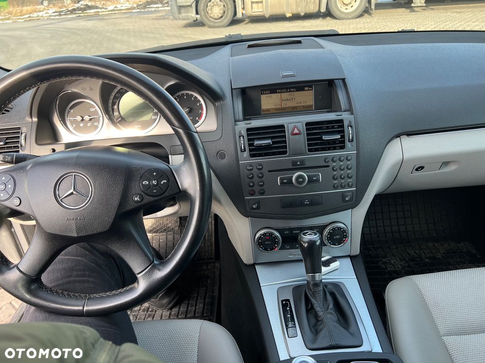 Mercedes-Benz Klasa C 180 CGI Automatik BlueEFFICIENCY Avantgarde - 11