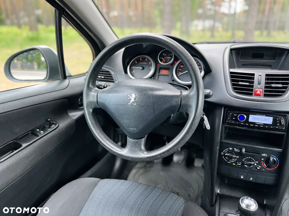 Peugeot 207 - 16