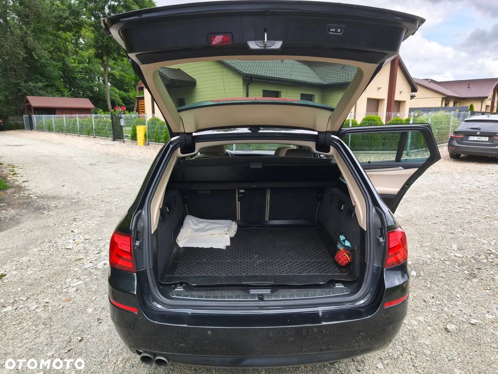 BMW Seria 5 525d xDrive - 10