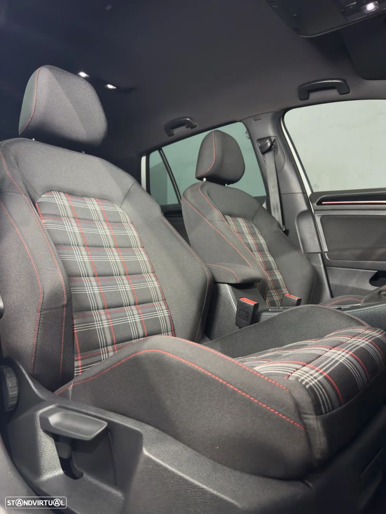 VW Golf GTI BlueMotion DSG - 12