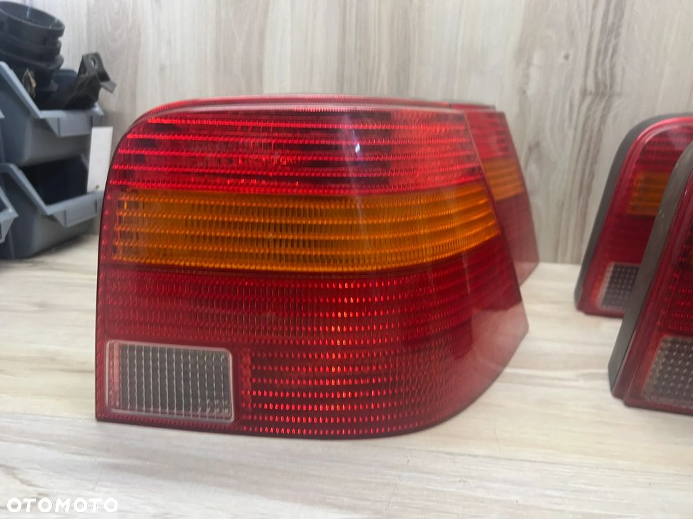 LAMPA TYLNA PRAWA VW GOLF 4 IV - 5