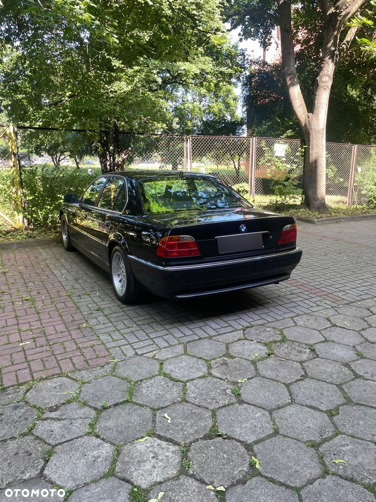 BMW Seria 7 740i - 36
