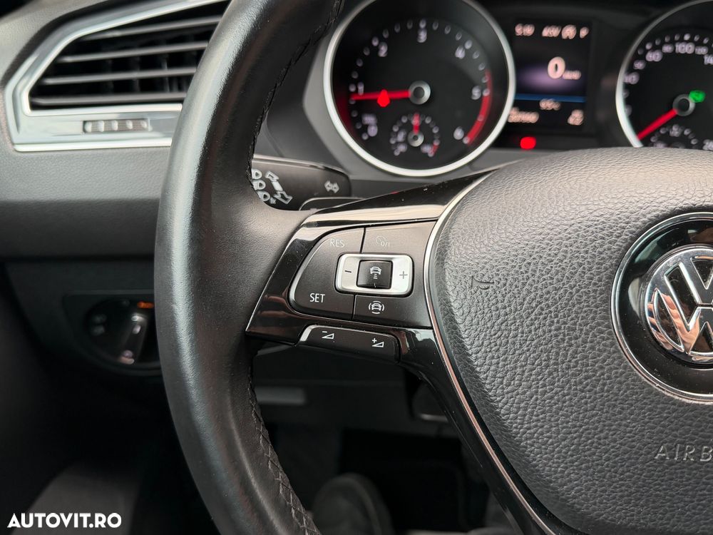 Volkswagen Tiguan 2.0 TDI SCR 4MOTION DSG R-Line - 23