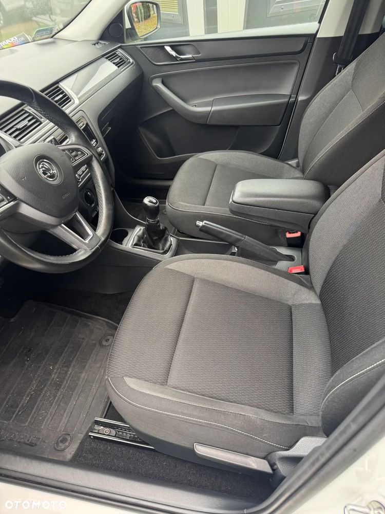 Skoda RAPID 1.6 TDI DPF Ambition Max - 19