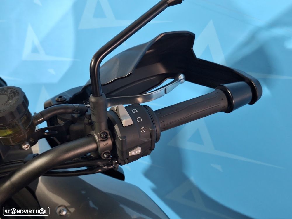 Kawasaki Versys 1100 SE Tourer - 9