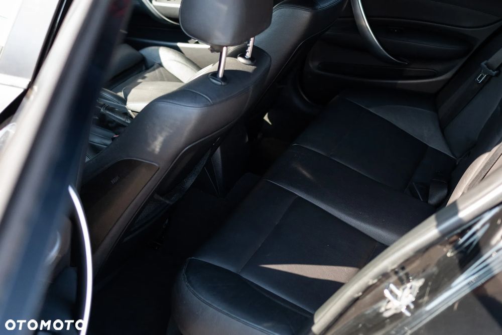 BMW Seria 1 120d DPF - 12