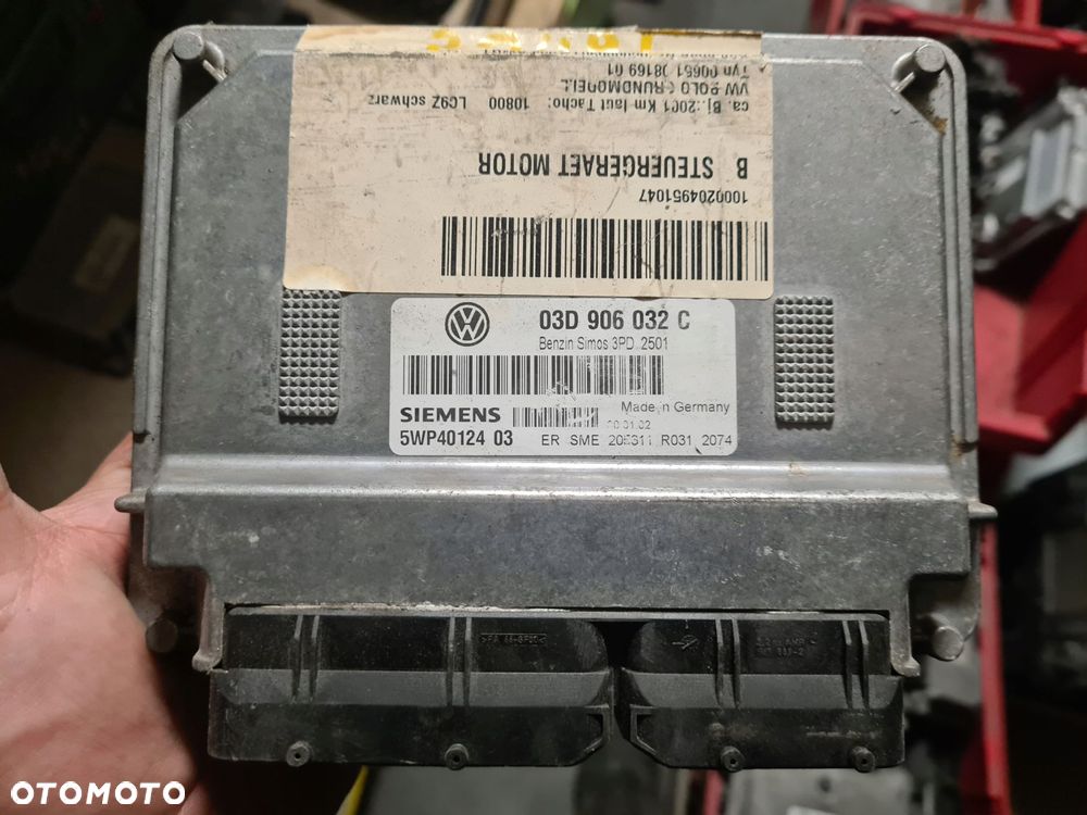 Komputer sterownik silnika 03D906032C VW Polo IV 9N 1.2 6V - 1
