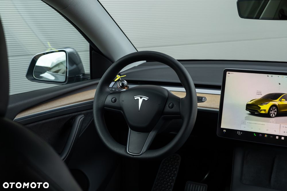 Tesla Y Long Range AWD - 34