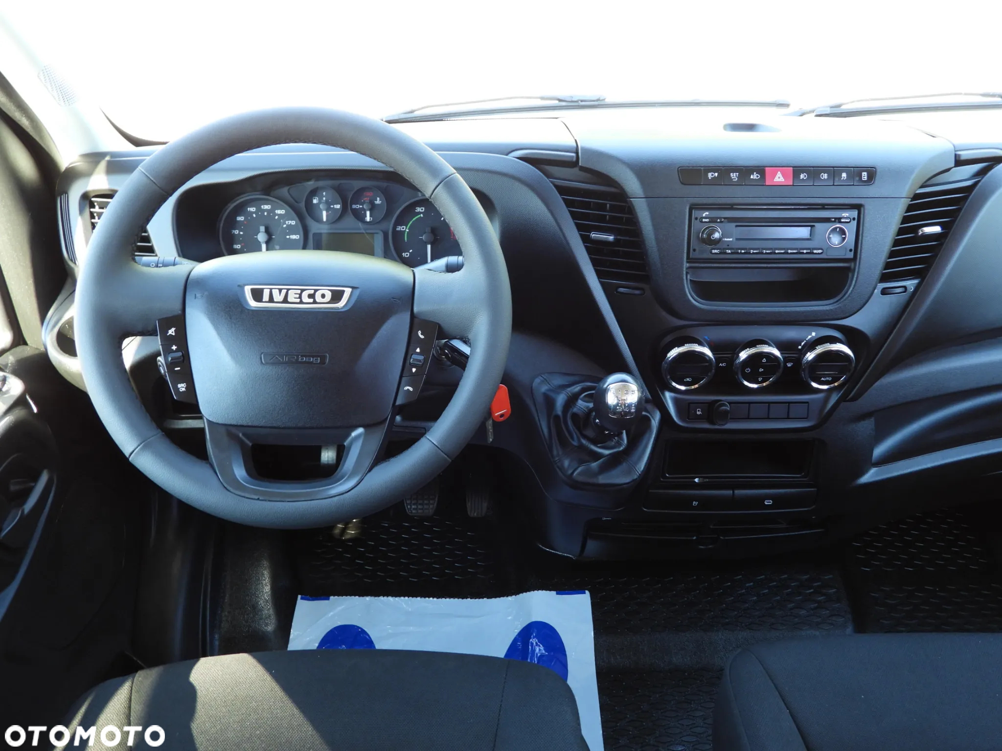 Iveco DAILY 35C17 FURGON BRYGADÓWKA 6 MIEJSC TEMPOMAT BLIŹNIACZE KOŁA KLIMATYZACJA 170KM [ 009678 ] - 29