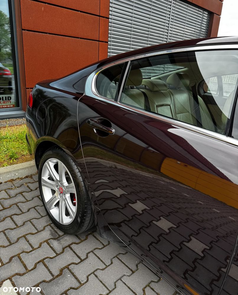 Jaguar XF 2.2 D Premium Luxury - 21