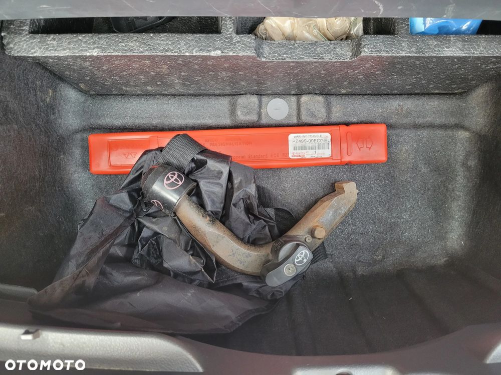 Toyota Verso 1.8 Prestige 7os EU6 - 11