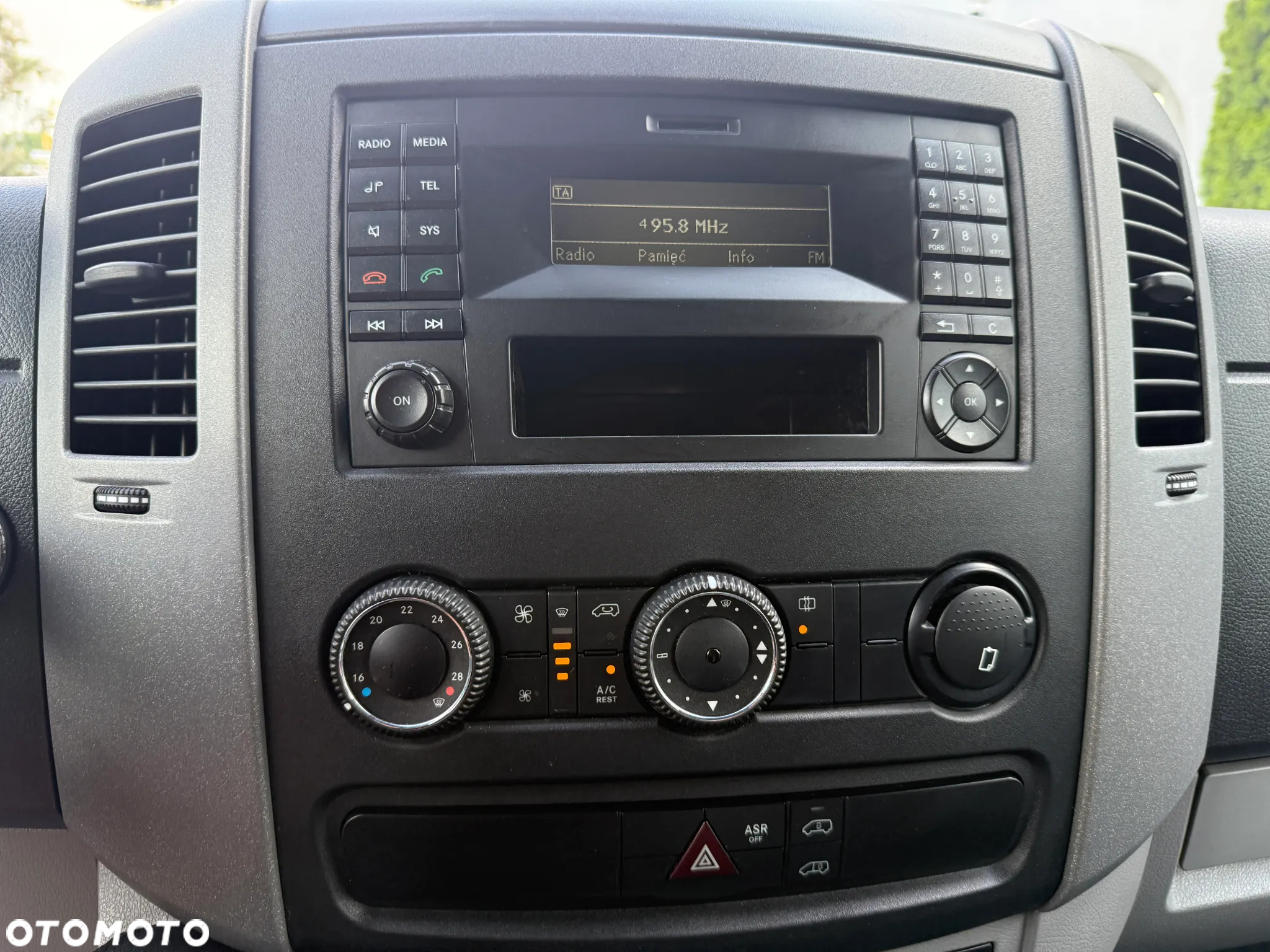 Volkswagen Crafter - 32