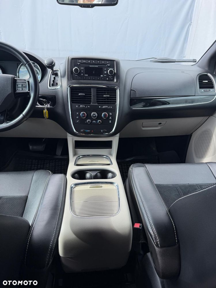Dodge Caravan - 11