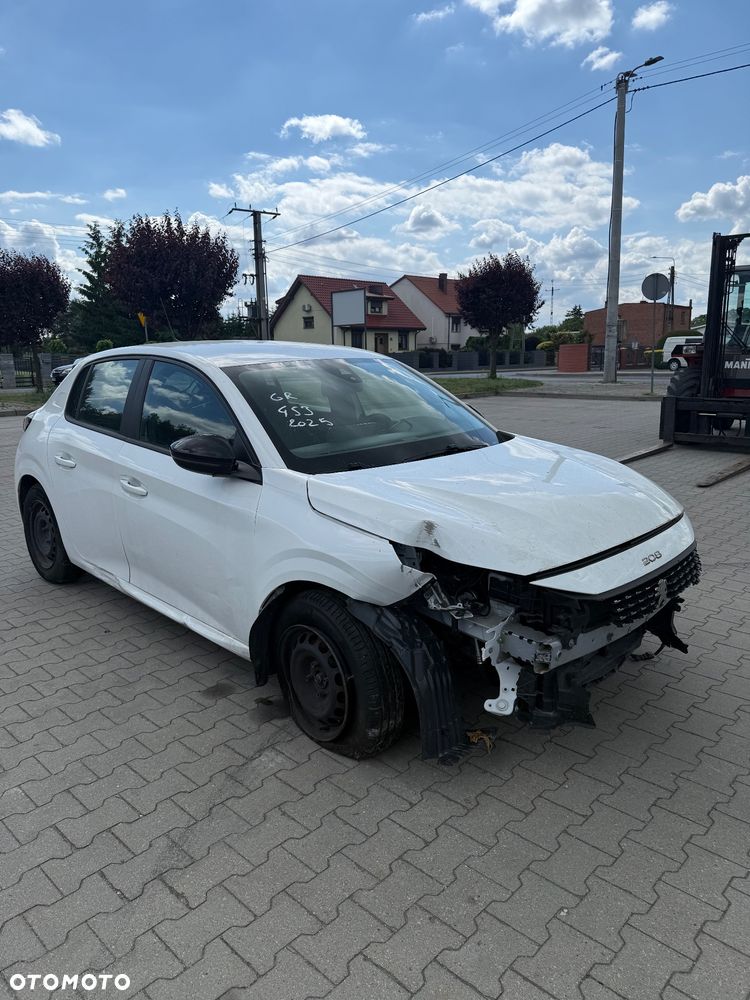 Peugeot 208 - 8