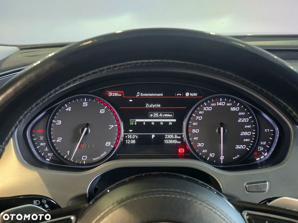 Audi S8 - 24