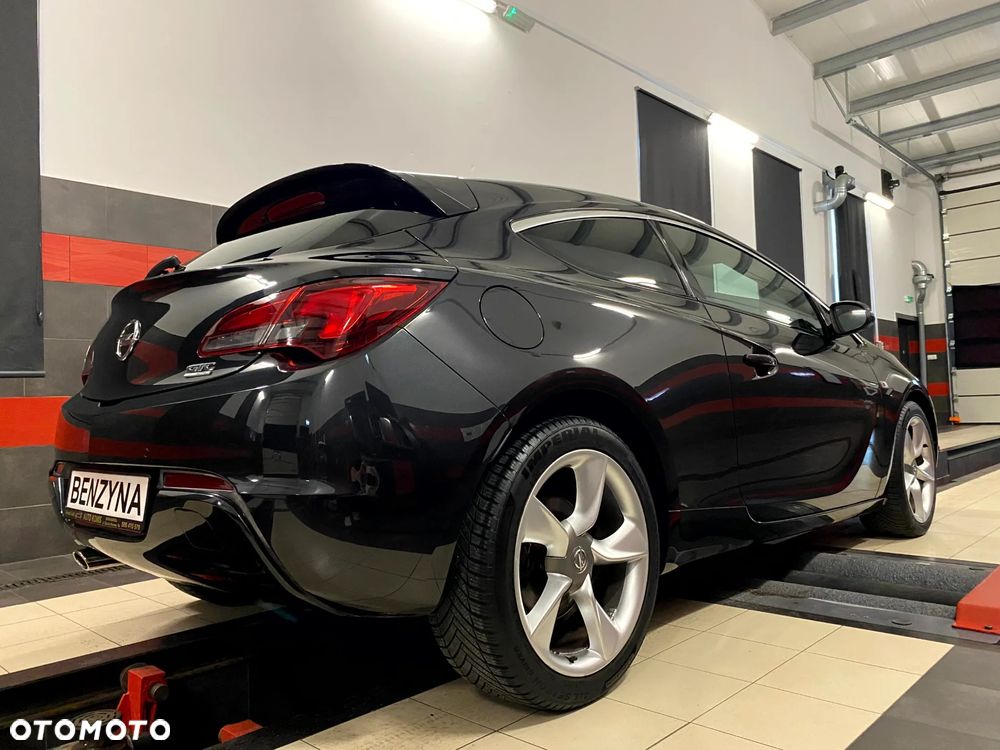 Opel Astra 1.6 Turbo Edition - 10
