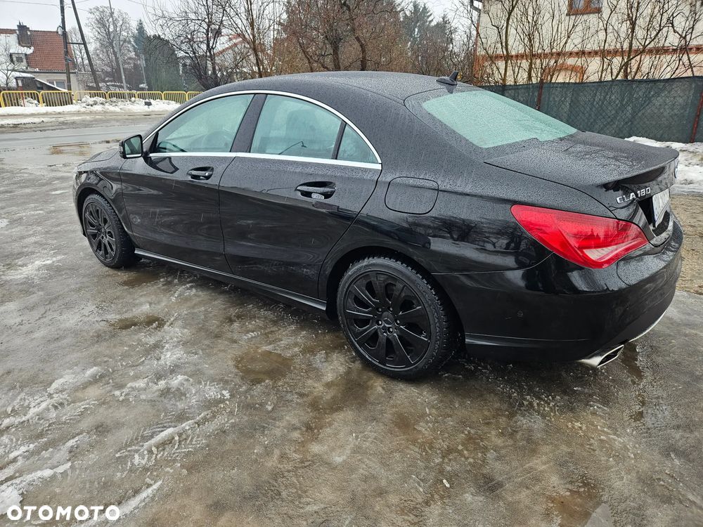 Mercedes-Benz CLA 180 7G-DCT - 3