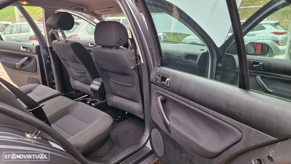 VW Jetta 1.9 TDi Confortine DSG - 28