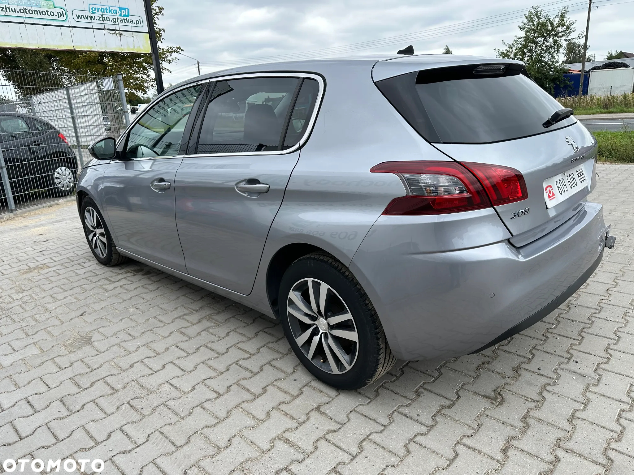 Peugeot 308 - 8