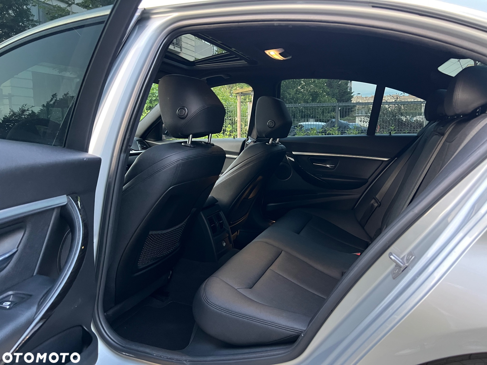 BMW Seria 3 330i - 16