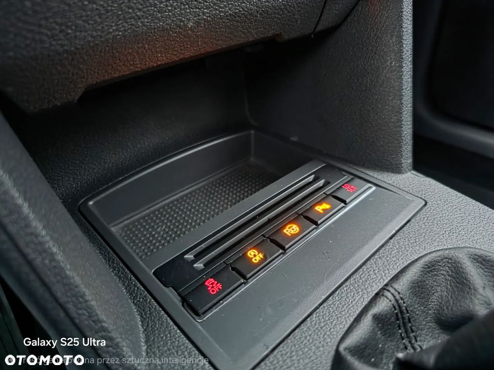 Volkswagen Touran 1.6 TDI DPF BlueMotion Technology Comfortline - 32