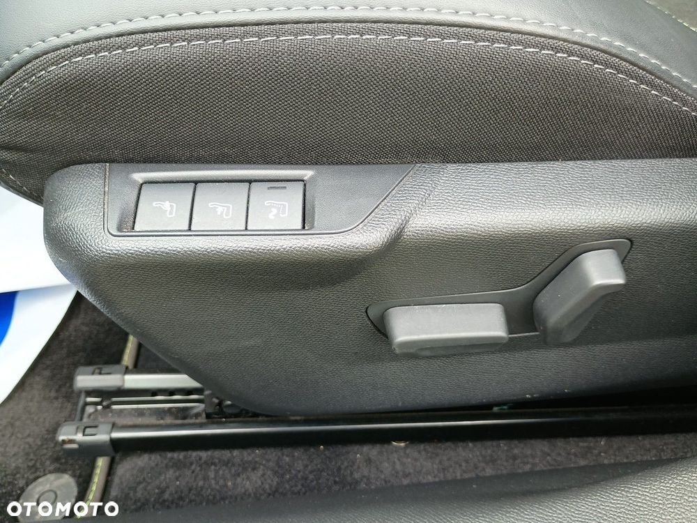 Peugeot 2008 1.2 PureTech Allure S&S EAT8 - 21