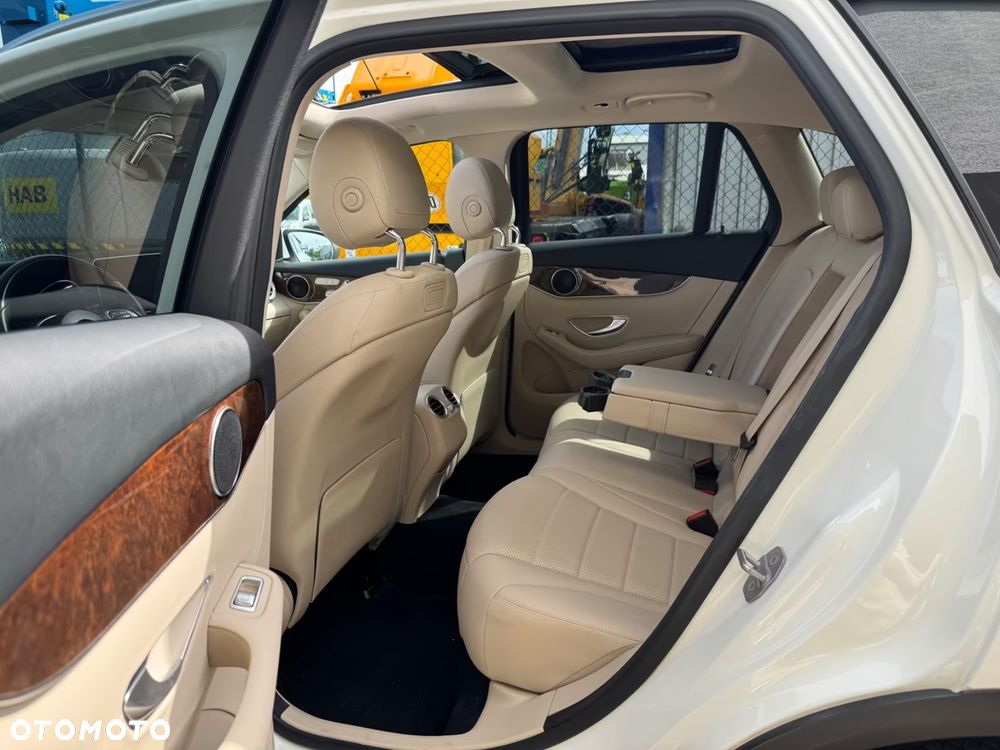 Mercedes-Benz GLC 300 4Matic 9G-TRONIC AMG Line - 7