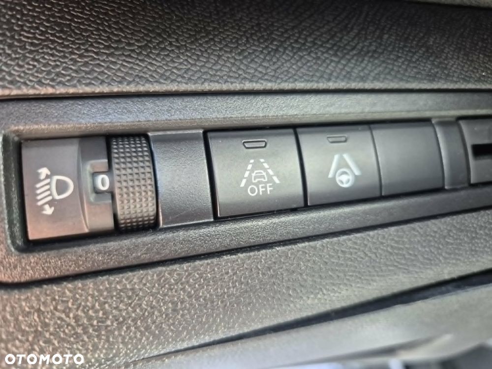 Peugeot 5008 2.0 BlueHDi Allure S&S EAT8 - 24