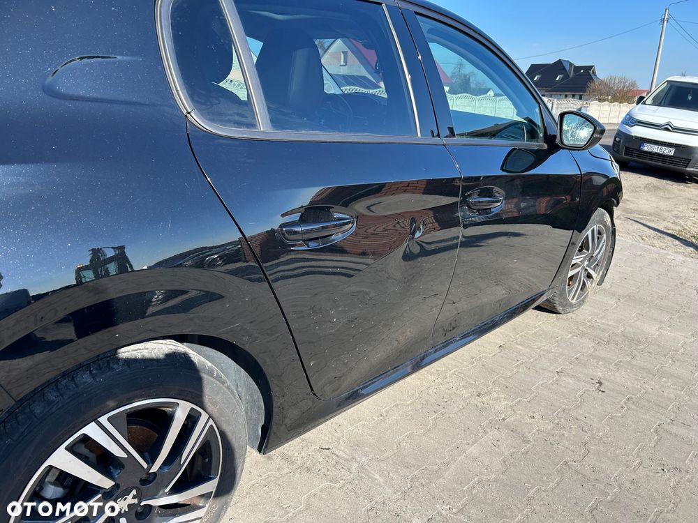 Peugeot 208 - 13