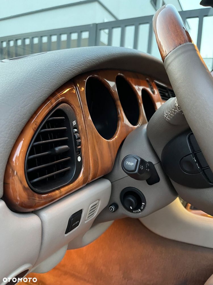 Jaguar XK8 - 29