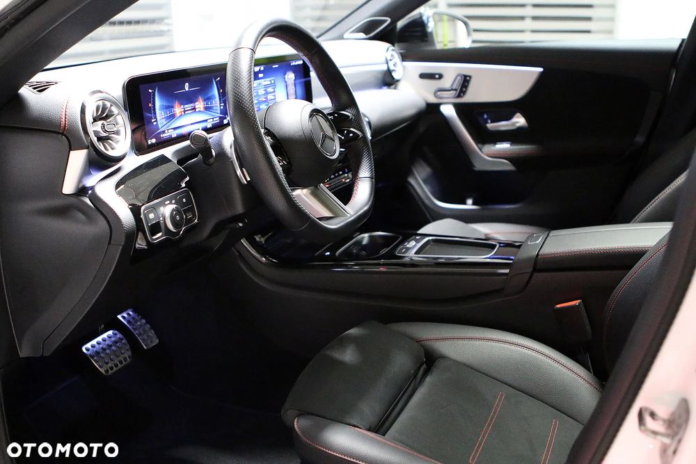 Mercedes-Benz CLA 250 4Matic 7G-DCT AMG Line - 23
