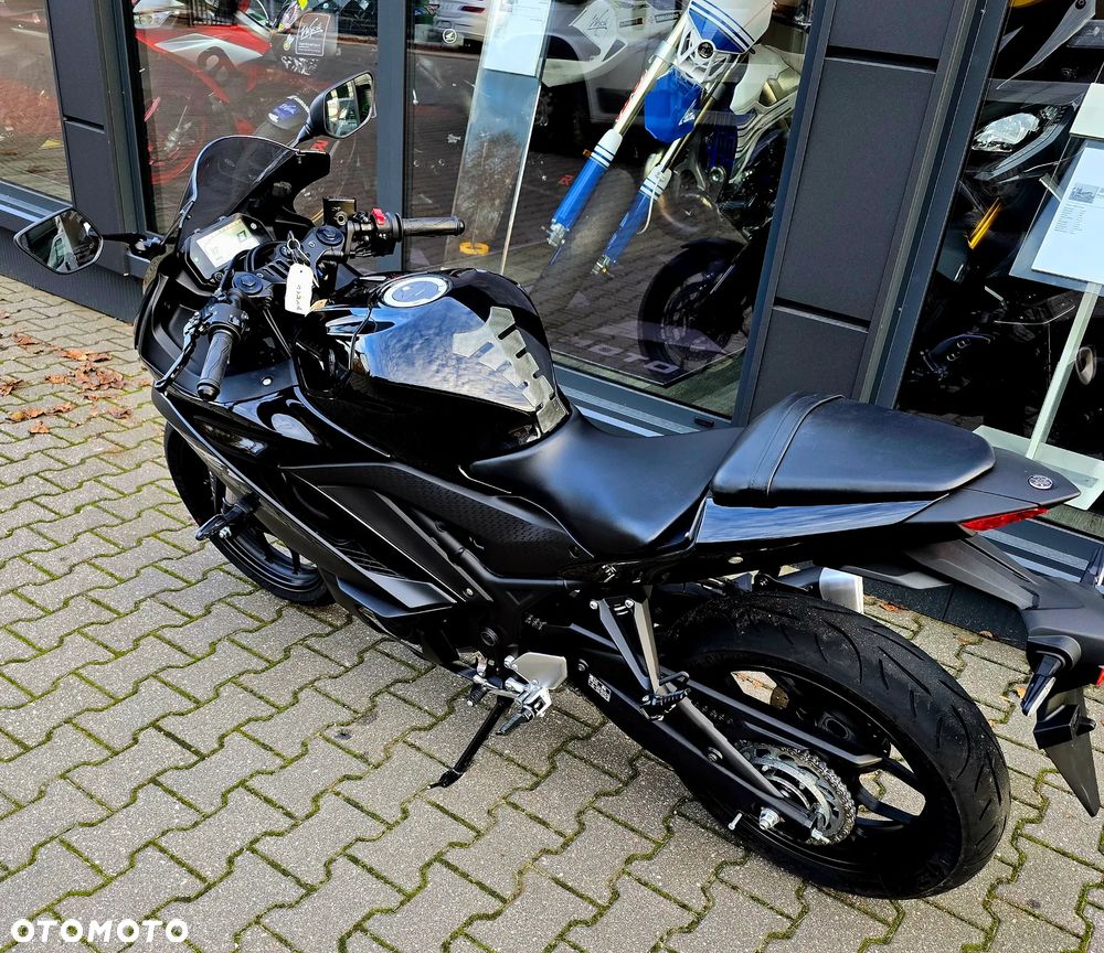 Yamaha R3 - 24