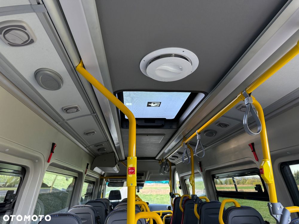 Mercedes-Benz Sprinter 517 - 19
