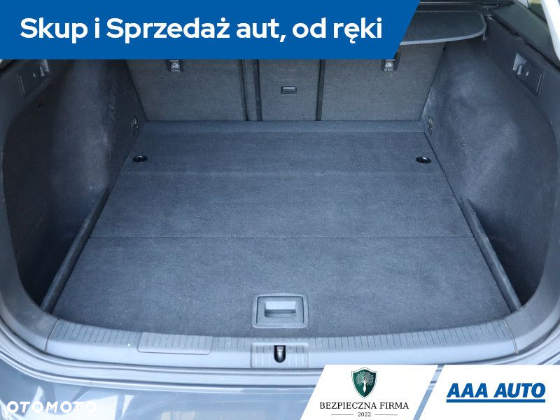 Volkswagen Golf - 14