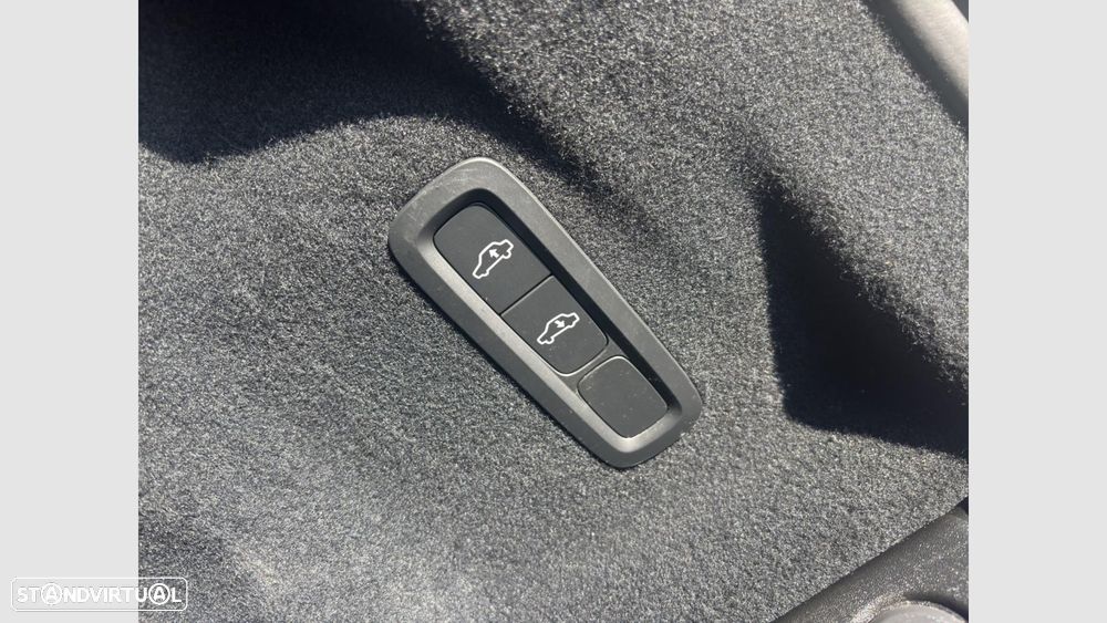 Volvo XC 60 2.0 T6 PHEV Ultra Bright AWD - 19