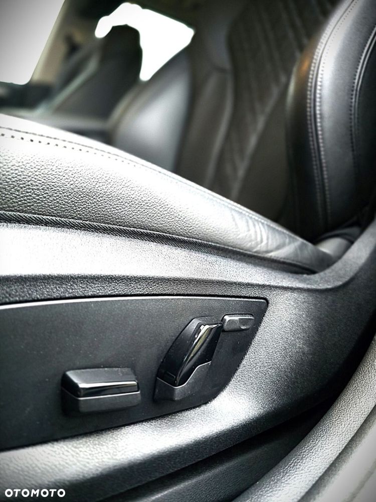 BMW Seria 5 520d xDrive mHEV - 18