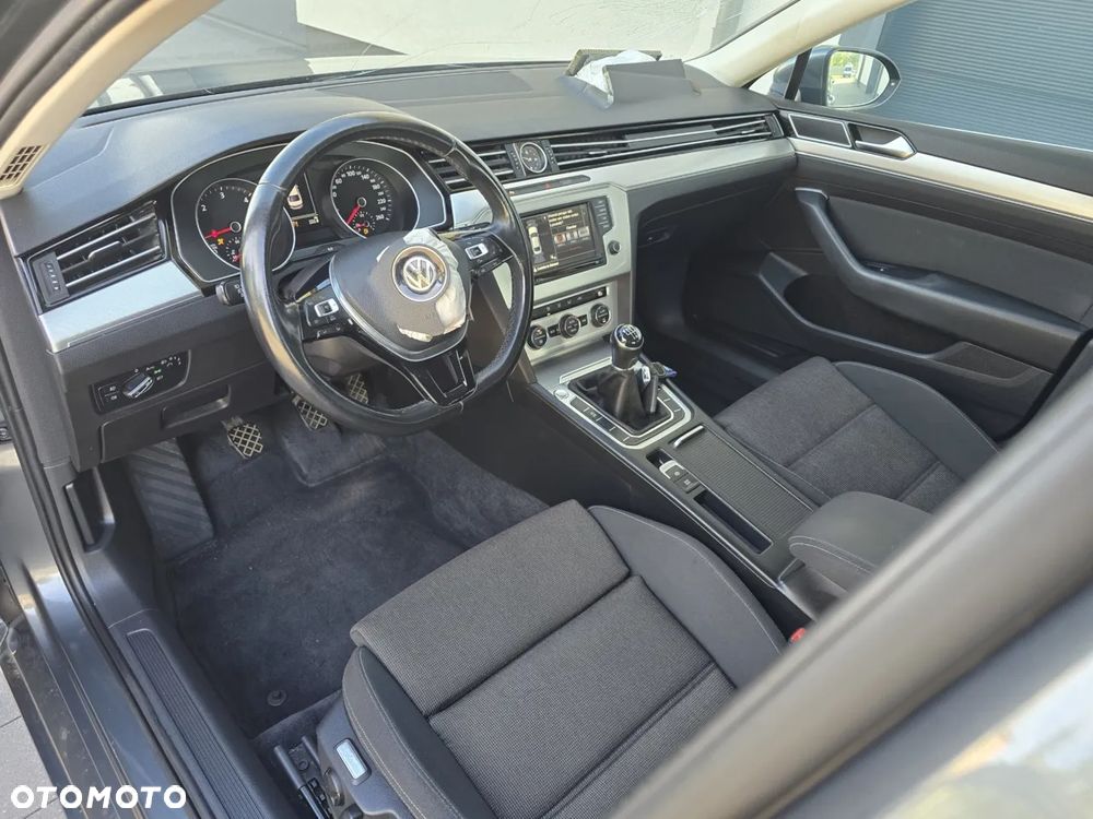 Volkswagen Passat - 19