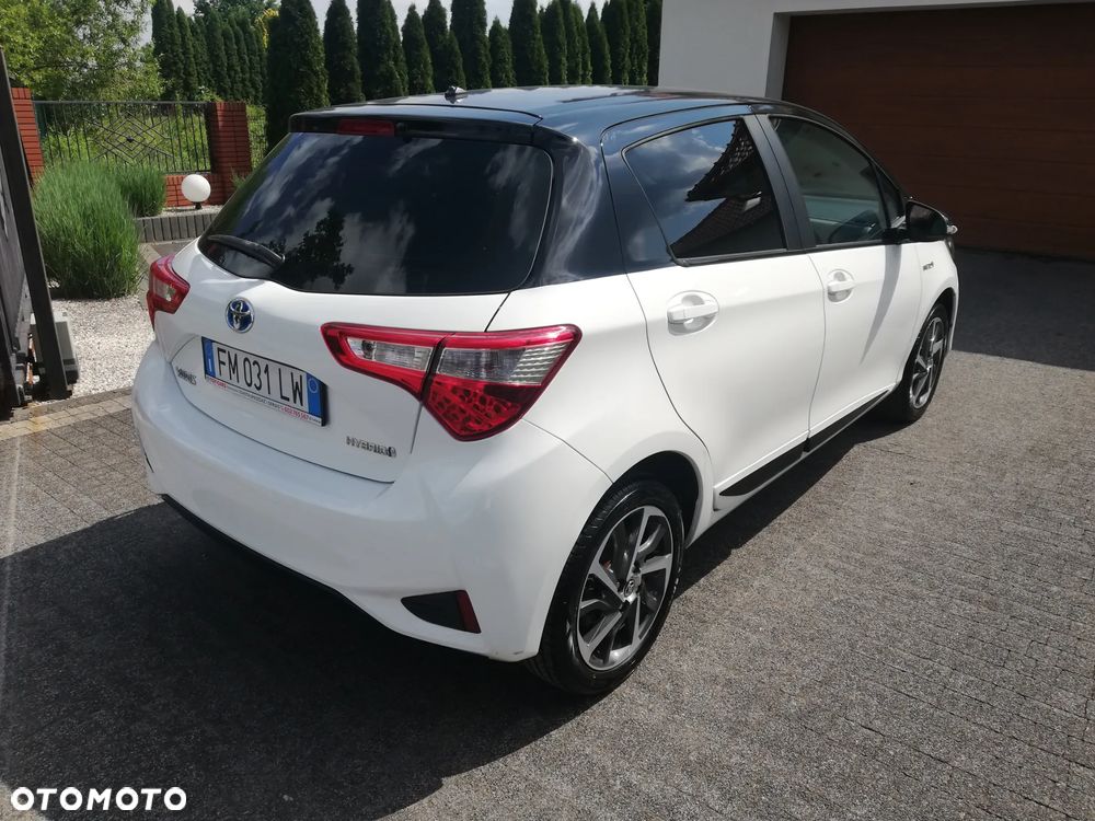 Toyota Yaris Hybrid 100 Premium - 13